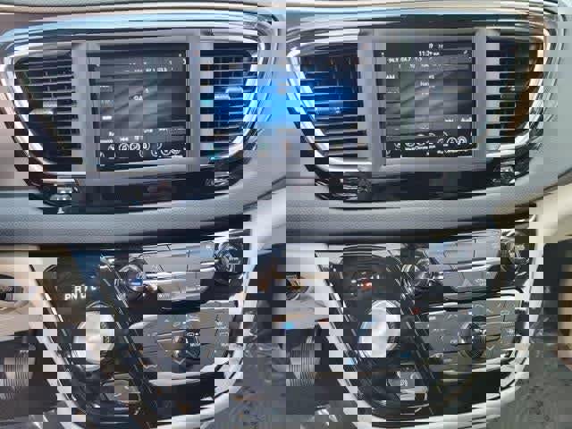 Used 2020 Chrysler Voyager Lxi FWD image 29