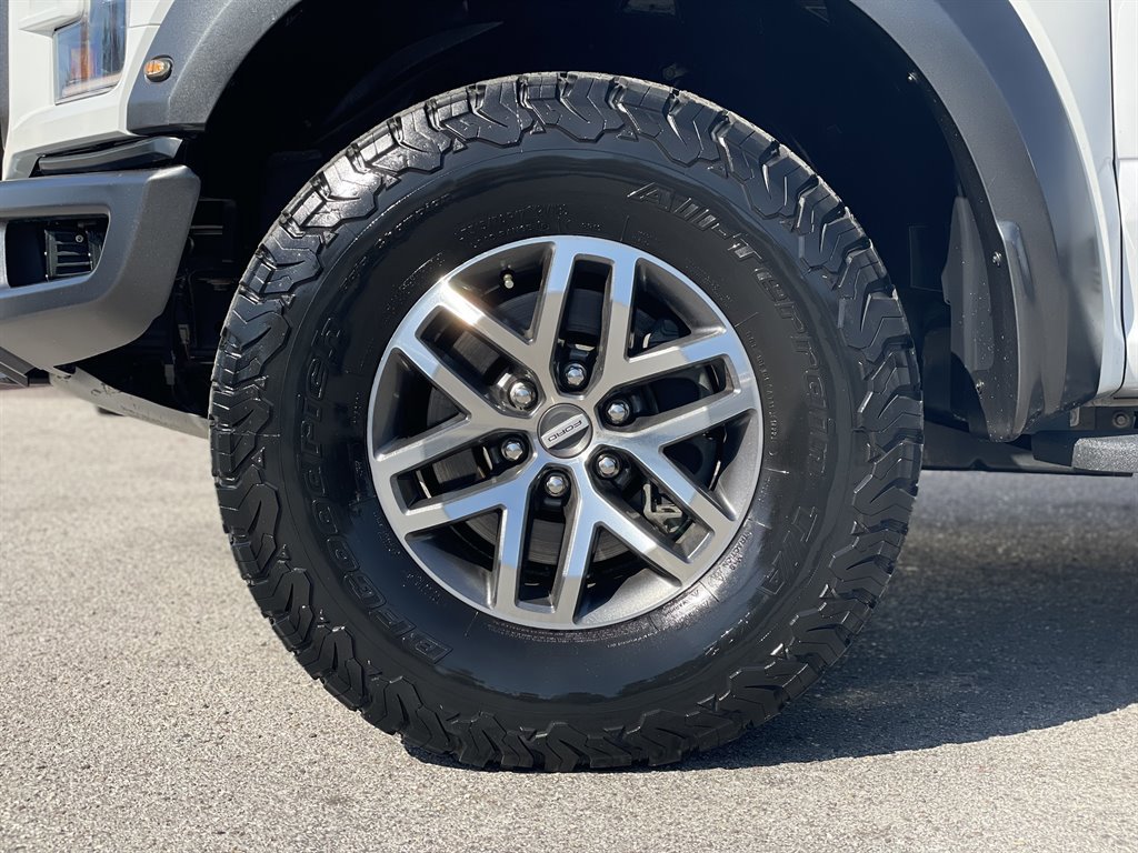 Used 2017 Ford F150 Raptor w/ Equipment Group 801A Mid image 39