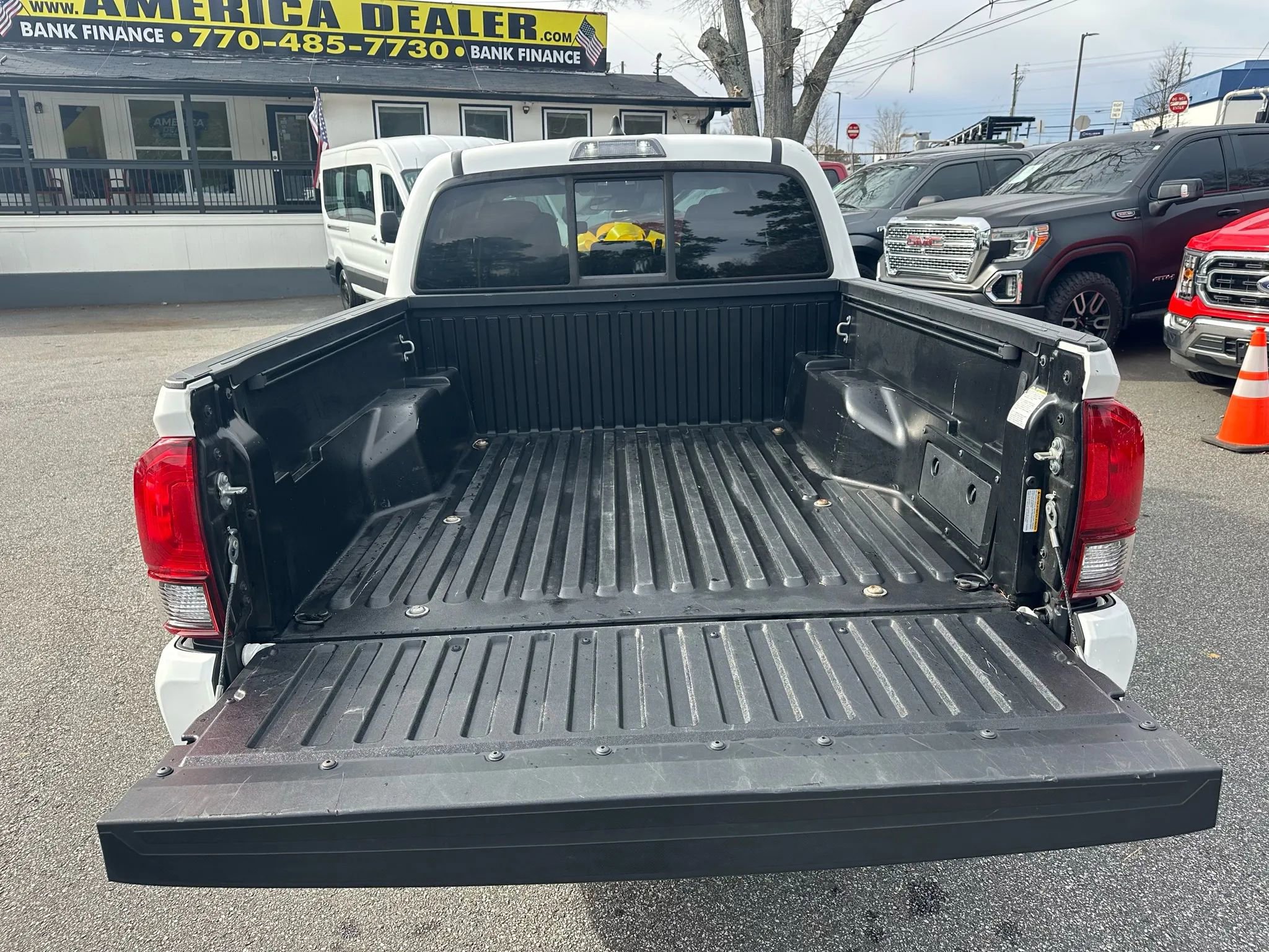 Used 2022 Toyota Tacoma SR w/ SR Convenience Package image 6