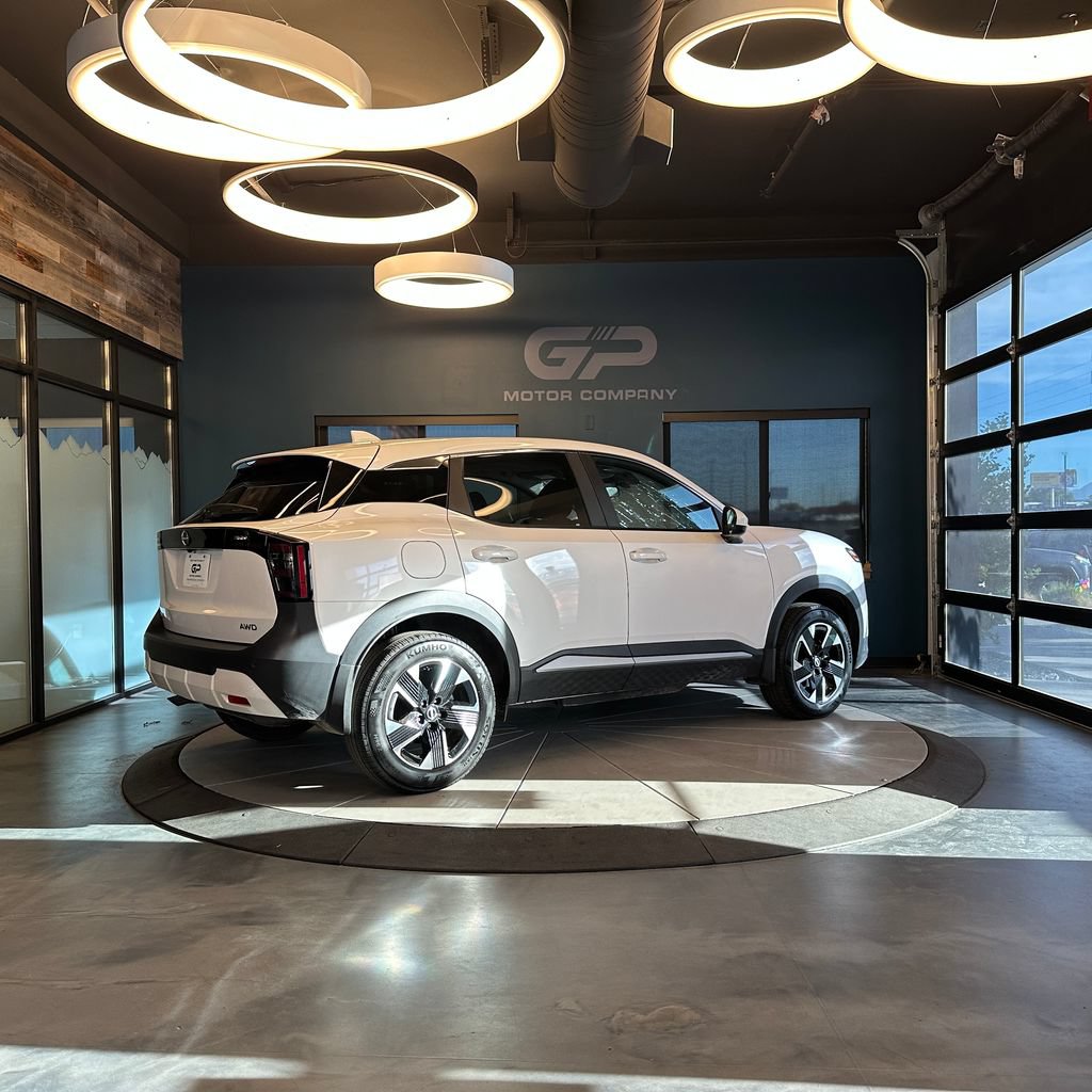 Used 2025 Nissan Kicks SV AWD/4WD image 3
