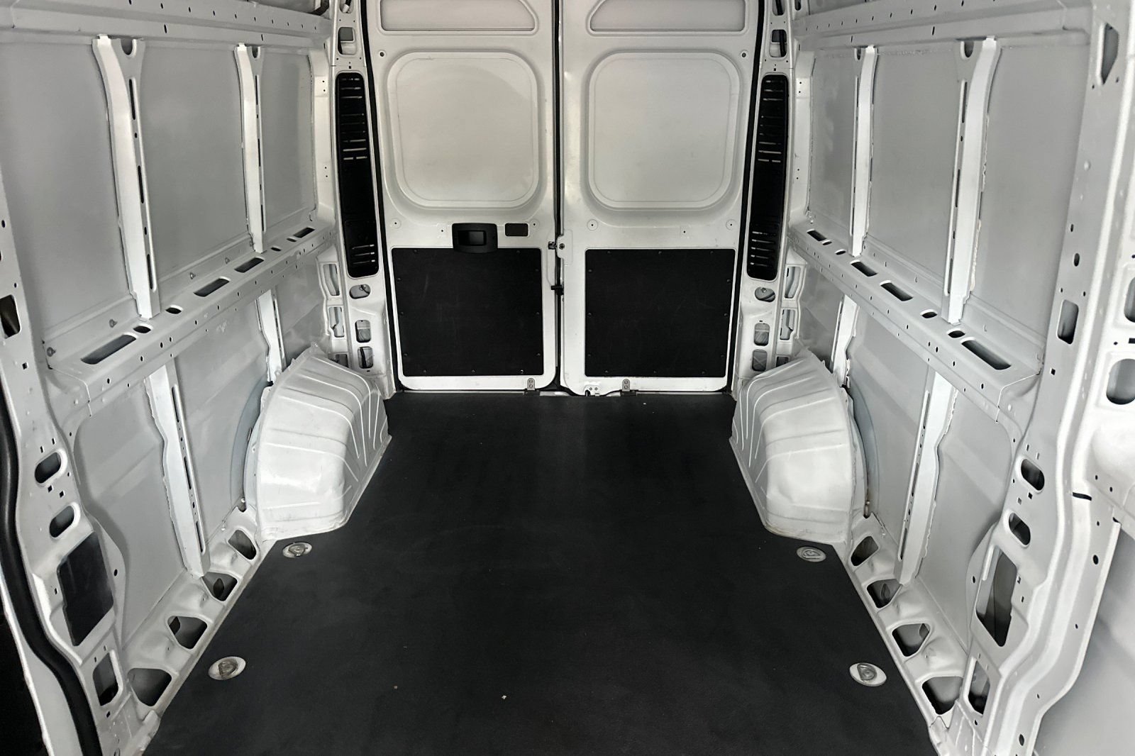 Used 2025 RAM ProMaster 2500 w/ Convenience Group FWD image 12