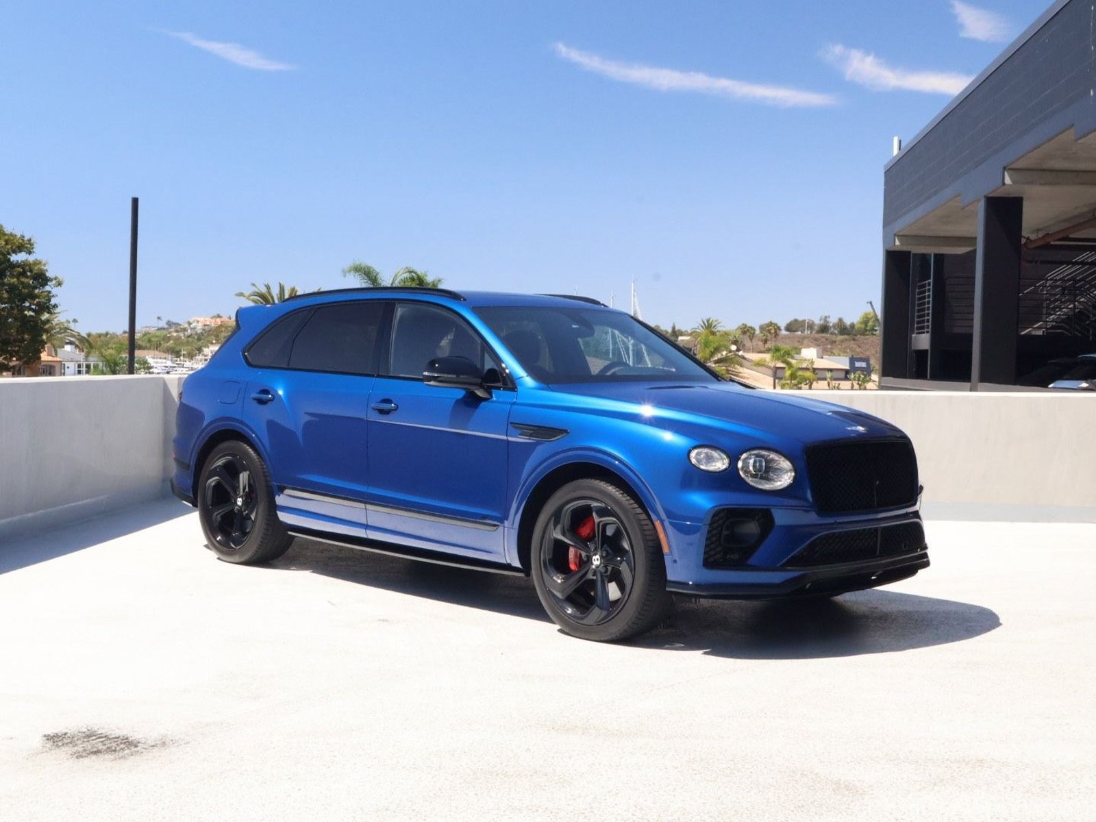 Certified 2022 Bentley Bentayga AWD/4WD image 1