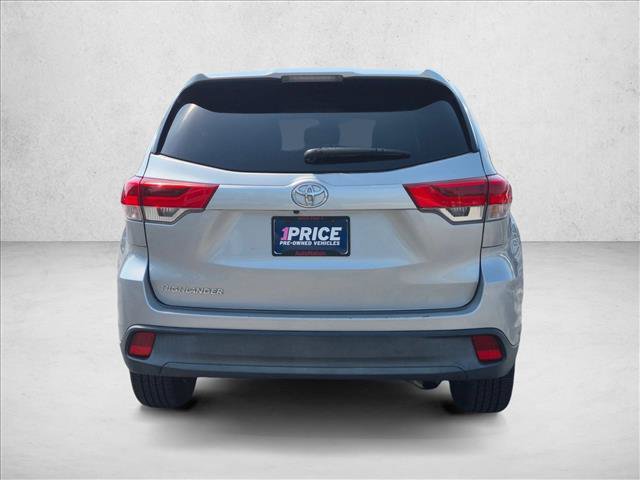 Used 2018 Toyota Highlander LE FWD image 6