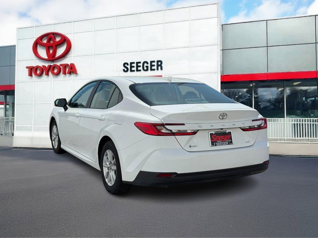 Used 2025 Toyota Camry LE image 4