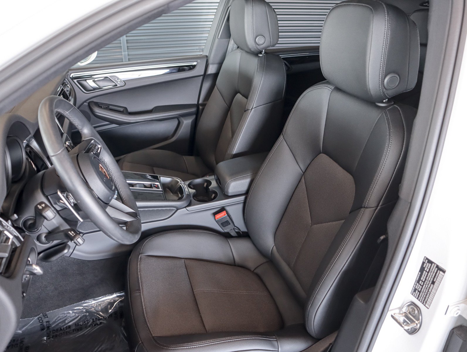 Used 2026 Porsche Macan AWD/4WD image 5