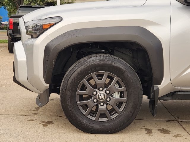 Used 2025 Toyota 4Runner SR5 AWD/4WD image 5