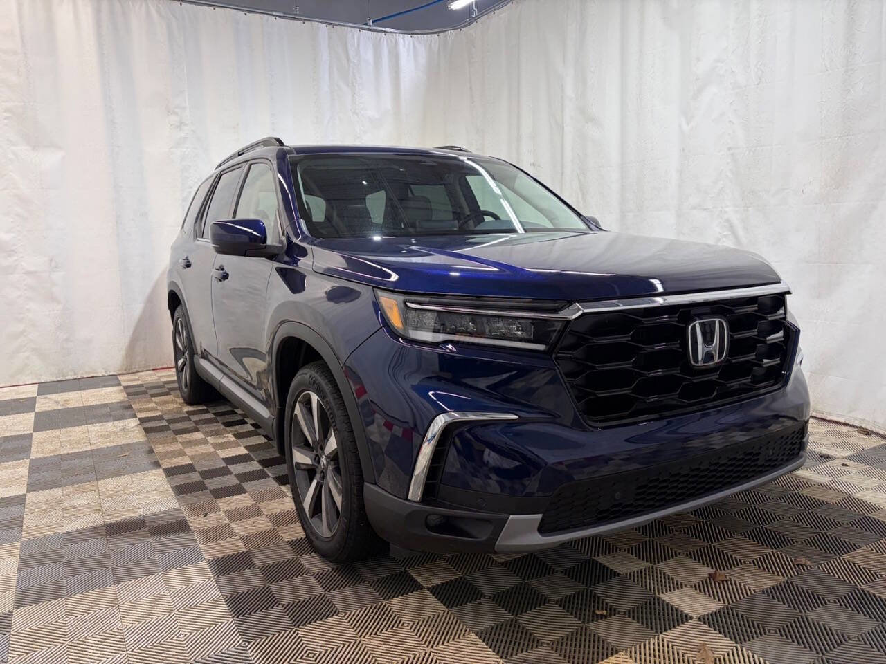 Used 2024 Honda Pilot Touring image 3