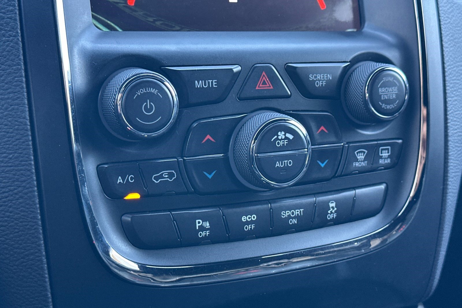 Used 2018 Dodge Durango R/T w/ Blacktop Package RWD image 18