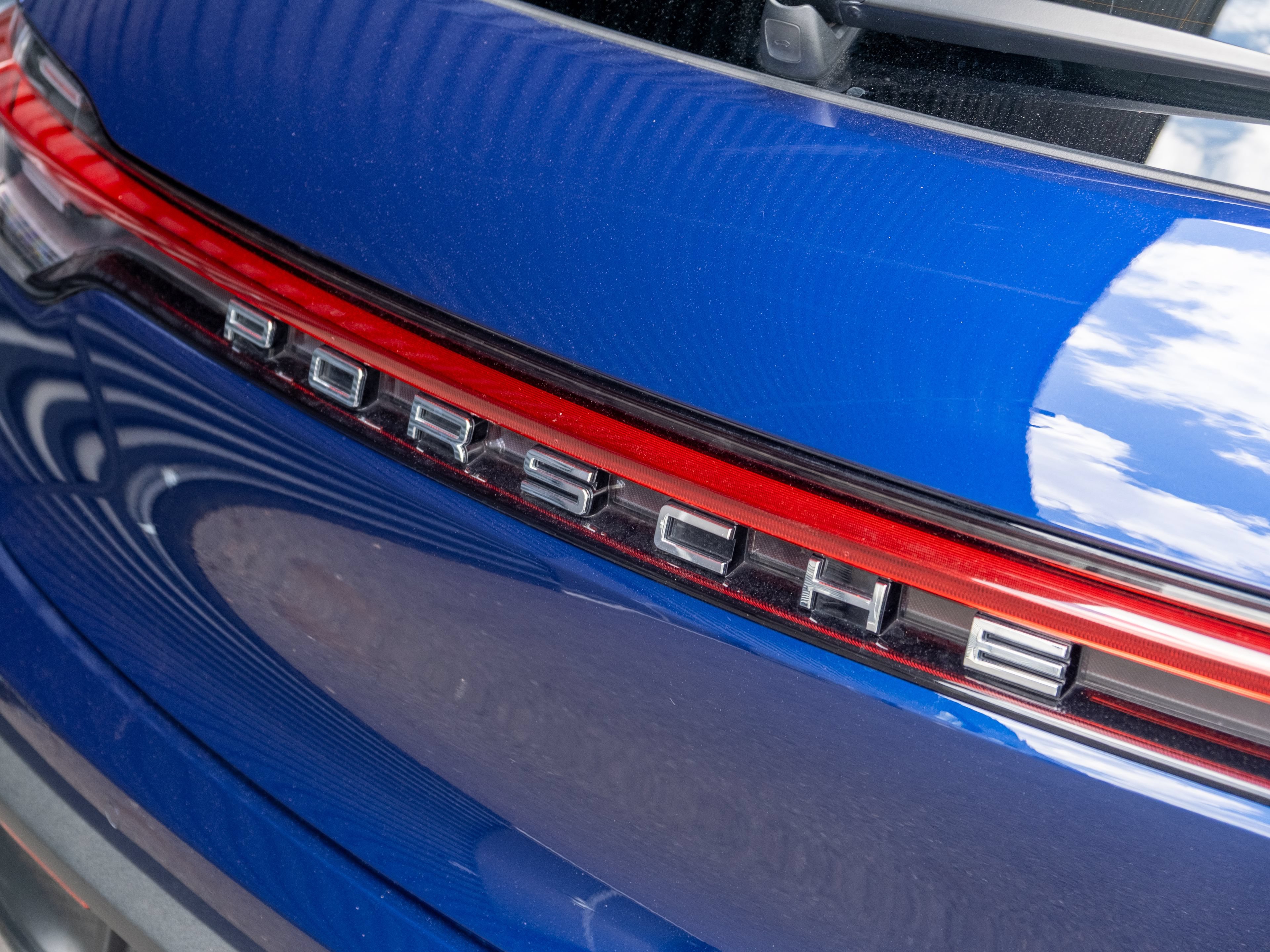 Certified 2024 Porsche Macan AWD/4WD image 19