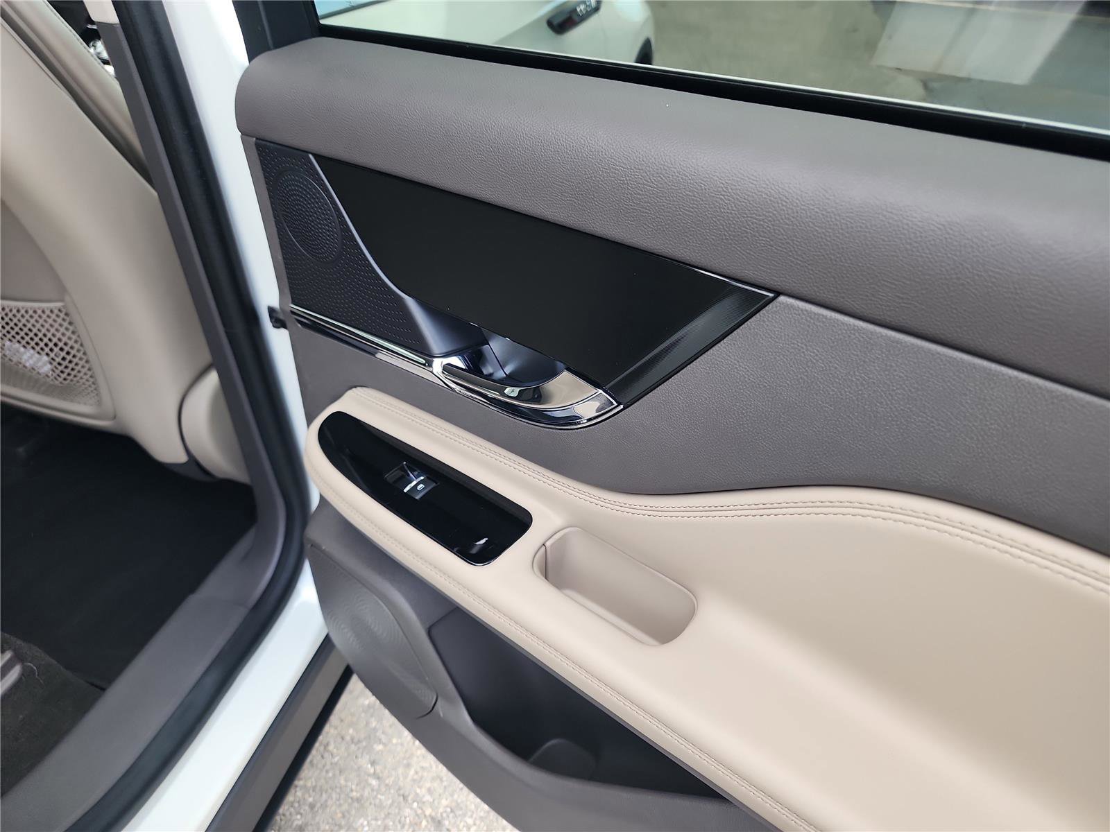 Used 2023 Lincoln Corsair Reserve image 20