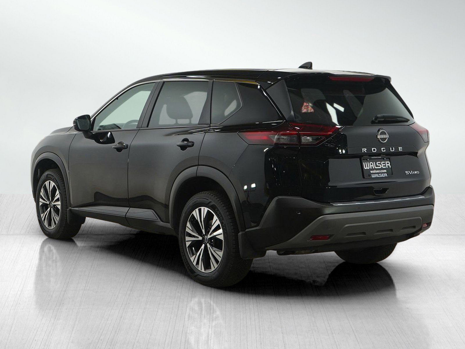 Used 2022 Nissan Rogue SV image 3