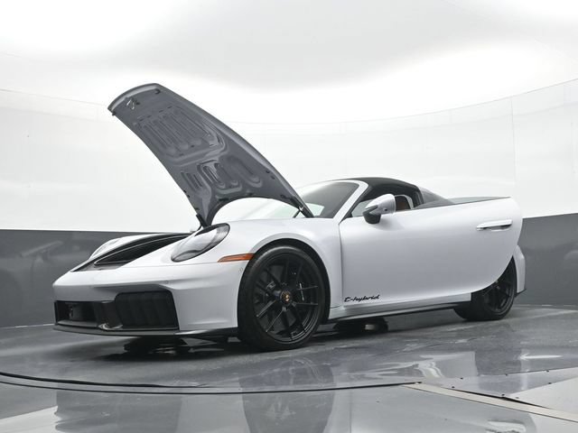 Certified 2026 Porsche 911 Targa 4 GTS AWD/4WD image 27
