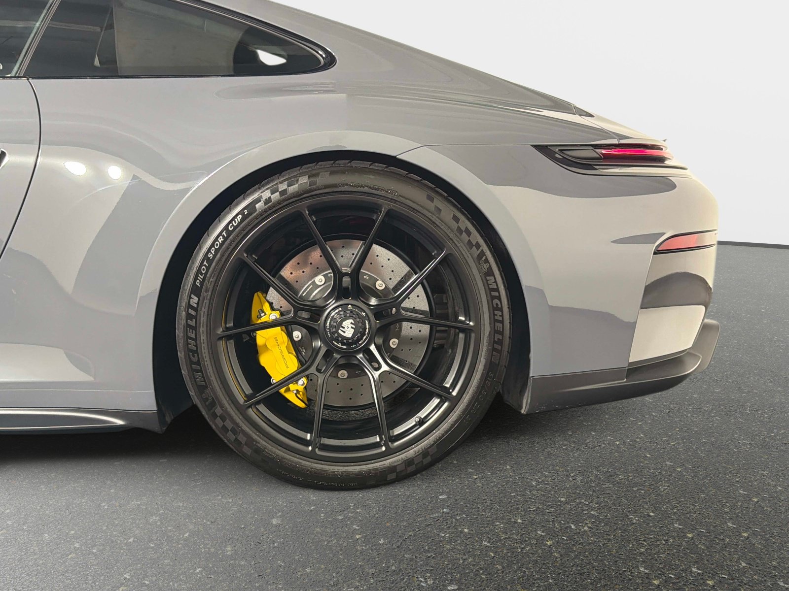 Used 2025 Porsche 911 GT3 RWD image 15