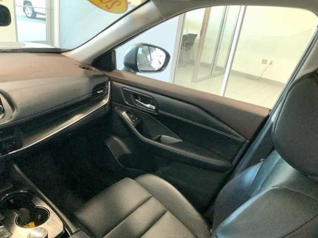 Used 2023 Nissan Rogue SV w/ SV Premium B Package image 31