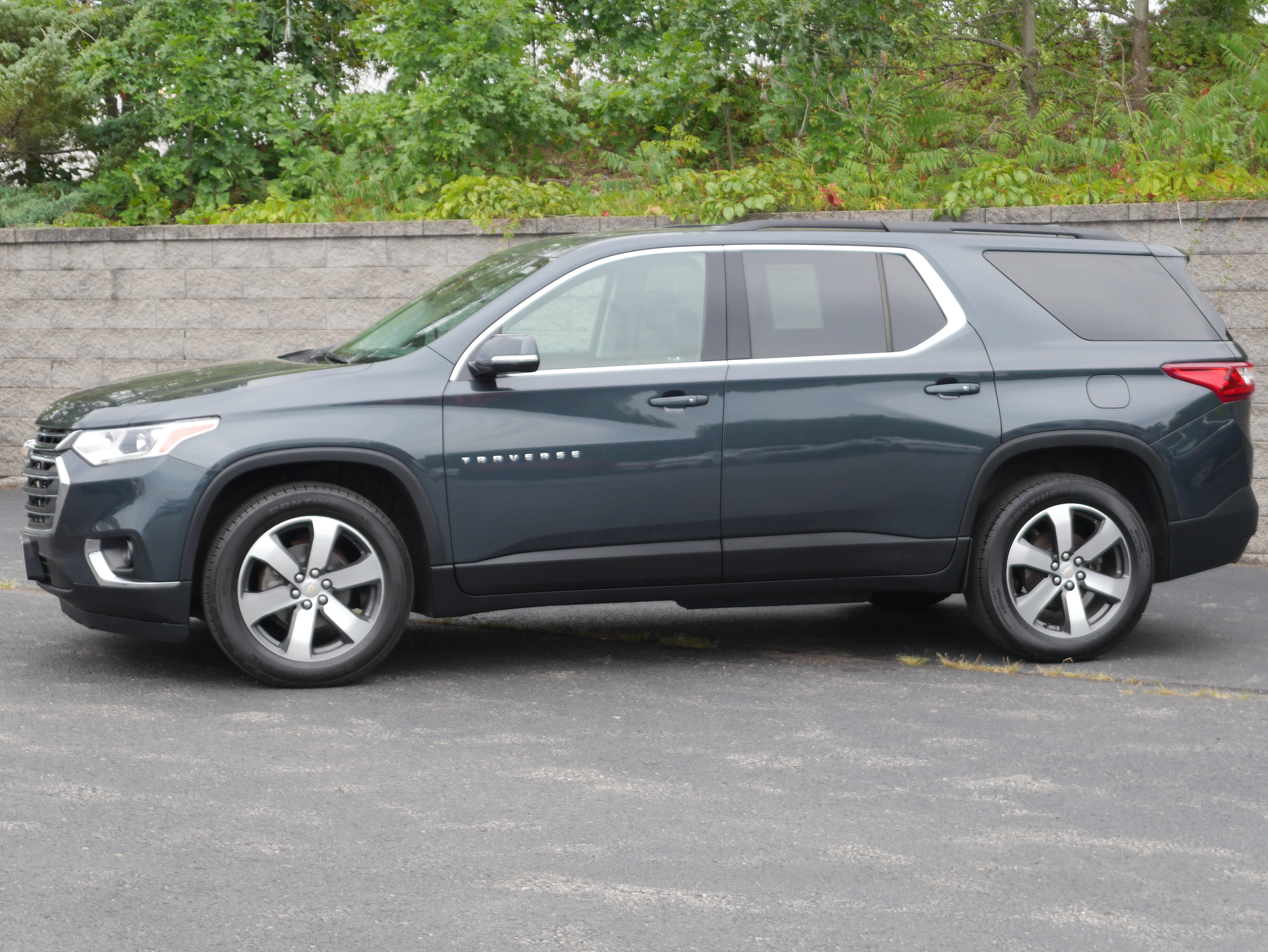 Certified 2019 Chevrolet Traverse LT w/ LT Premium Package AWD/4WD image 3