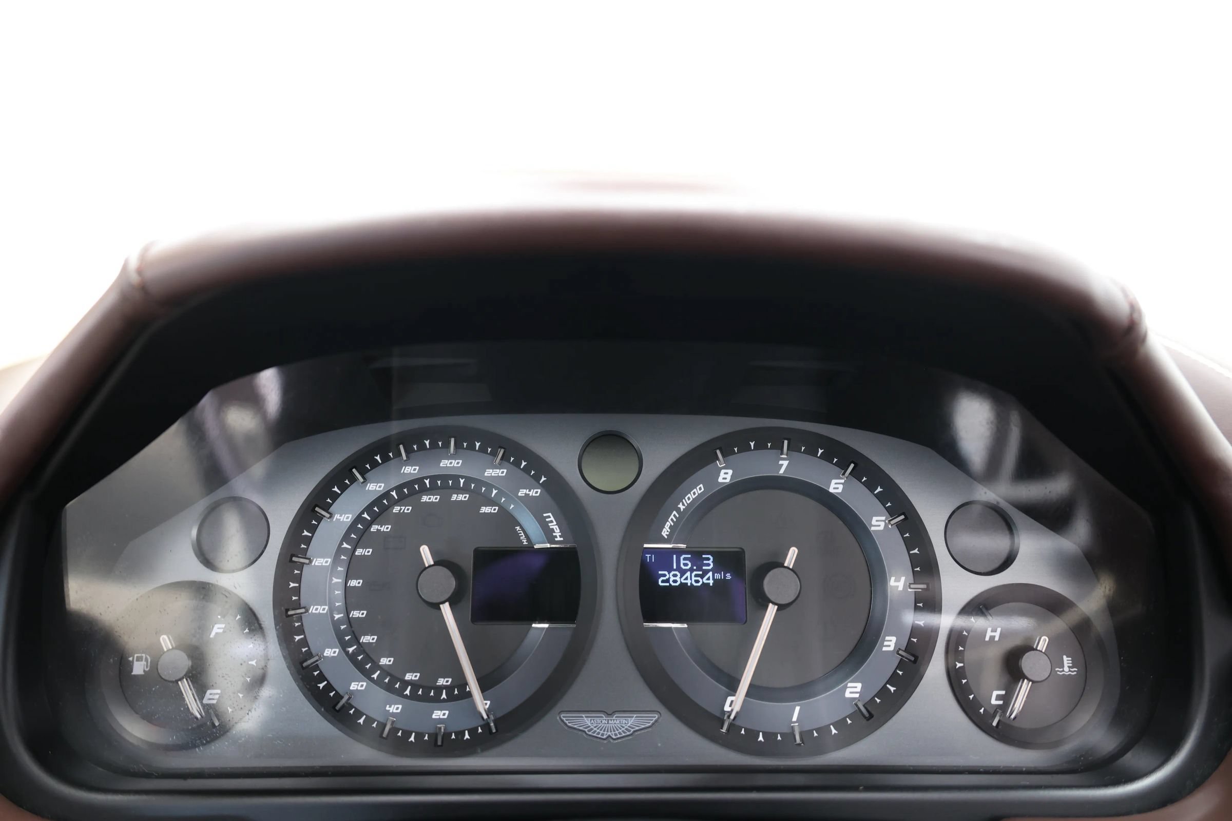 Used 2016 Aston Martin DB9 GT RWD image 28