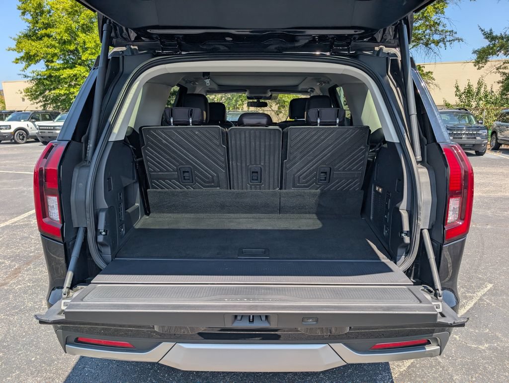 Used 2025 Ford Expedition Platinum w/ Platinum Ultimate Package AWD/4WD image 9