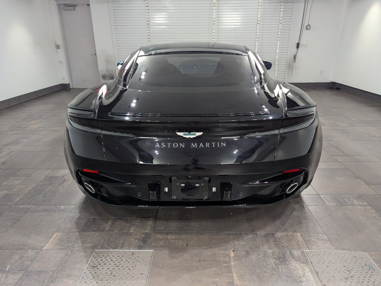 Used 2025 Aston Martin DB12 Coupe image 25