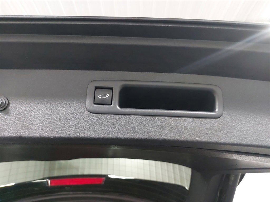 Used 2023 Toyota Highlander LE image 15