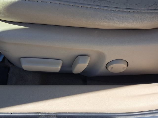 Used 2013 Toyota Camry XLE w/ Leather Pkg FWD image 9