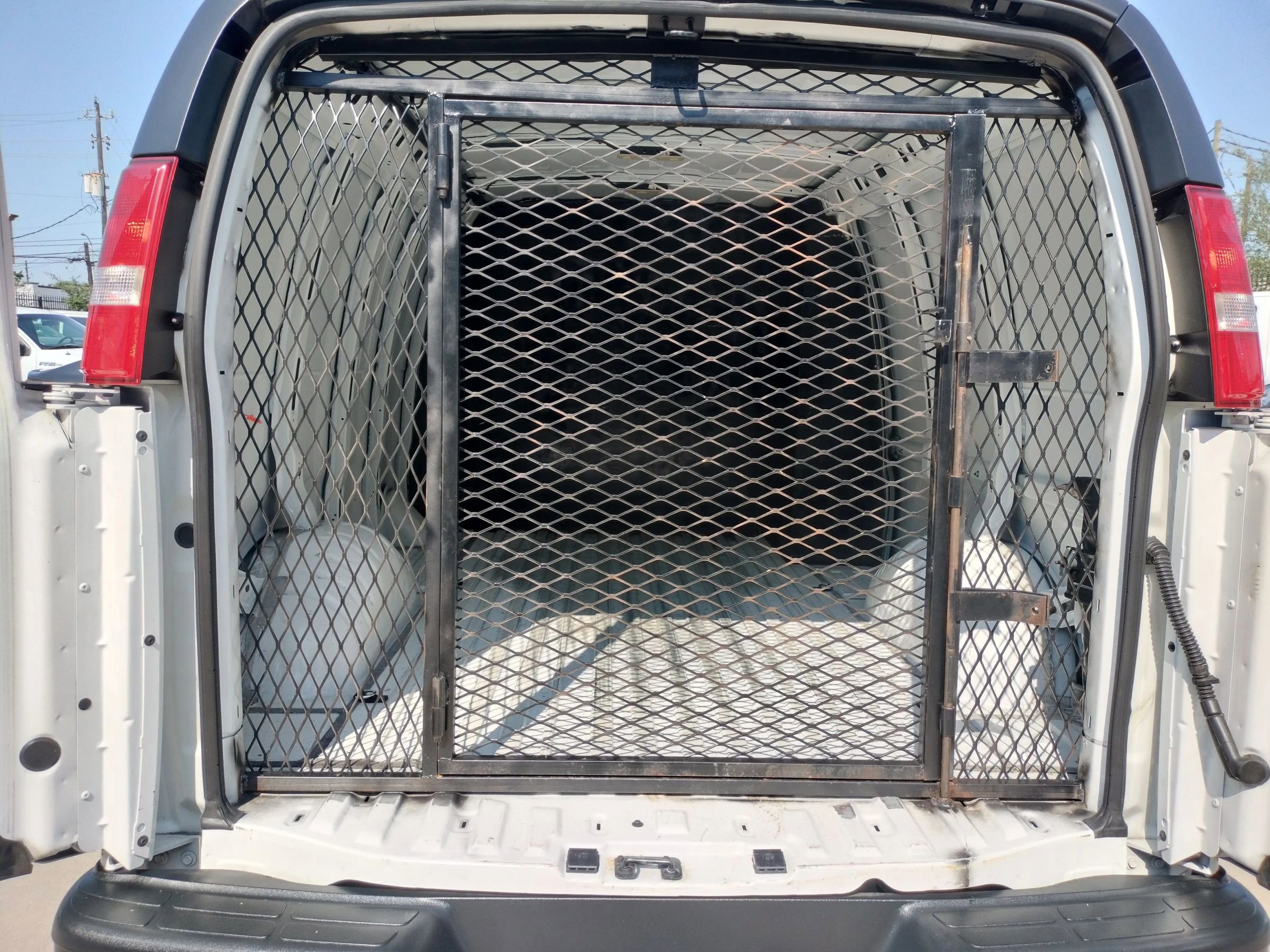 Used 2019 Chevrolet Express 3500 Extended w/ Driver Convenience Package RWD image 9