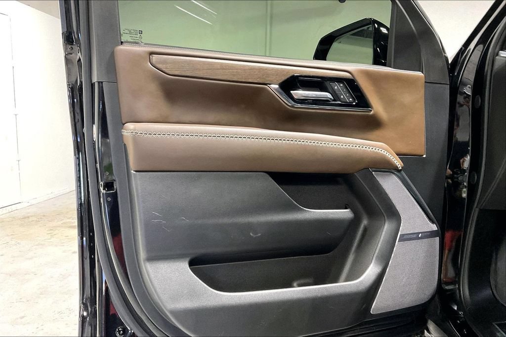 Used 2025 GMC Yukon Denali Ultimate AWD/4WD image 22