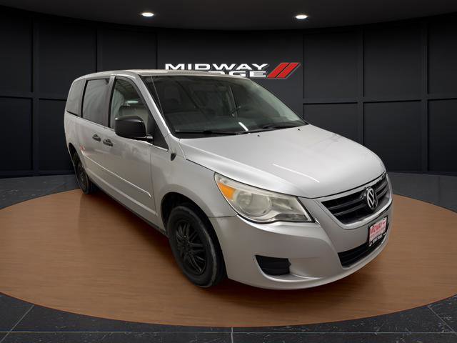 Used 2010 Volkswagen Routan S image 1