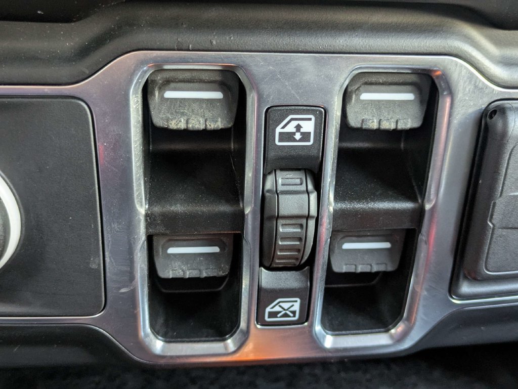 Used 2023 Jeep Wrangler Unlimited Sport AWD/4WD image 23