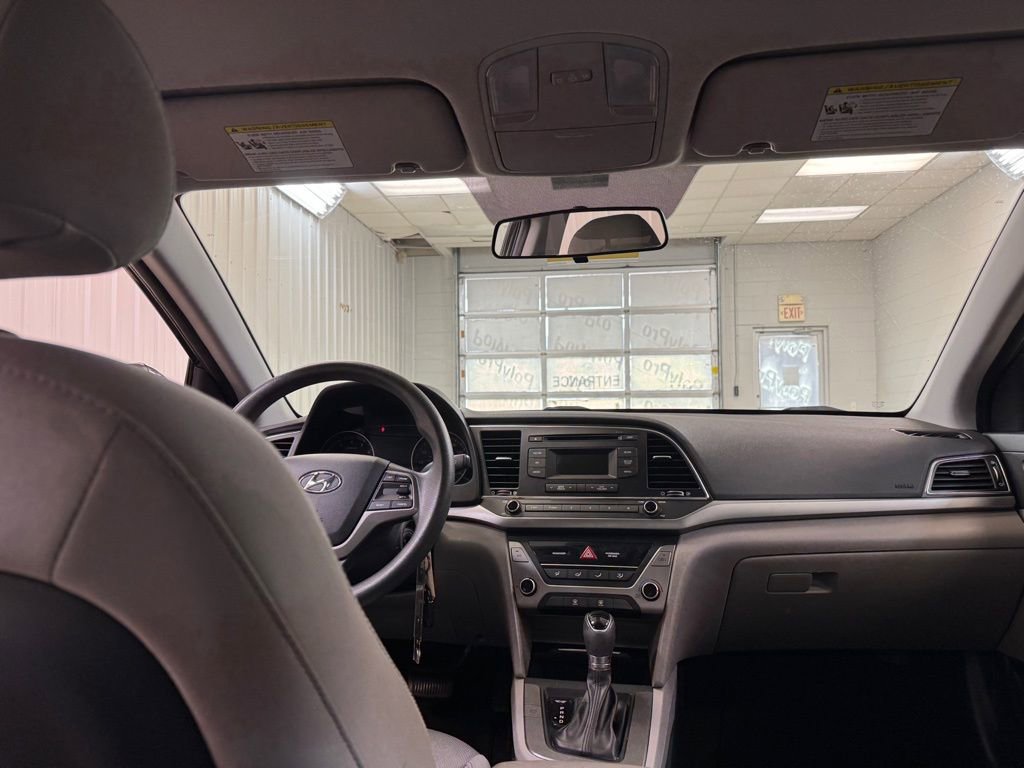 Used 2017 Hyundai Elantra SE image 17
