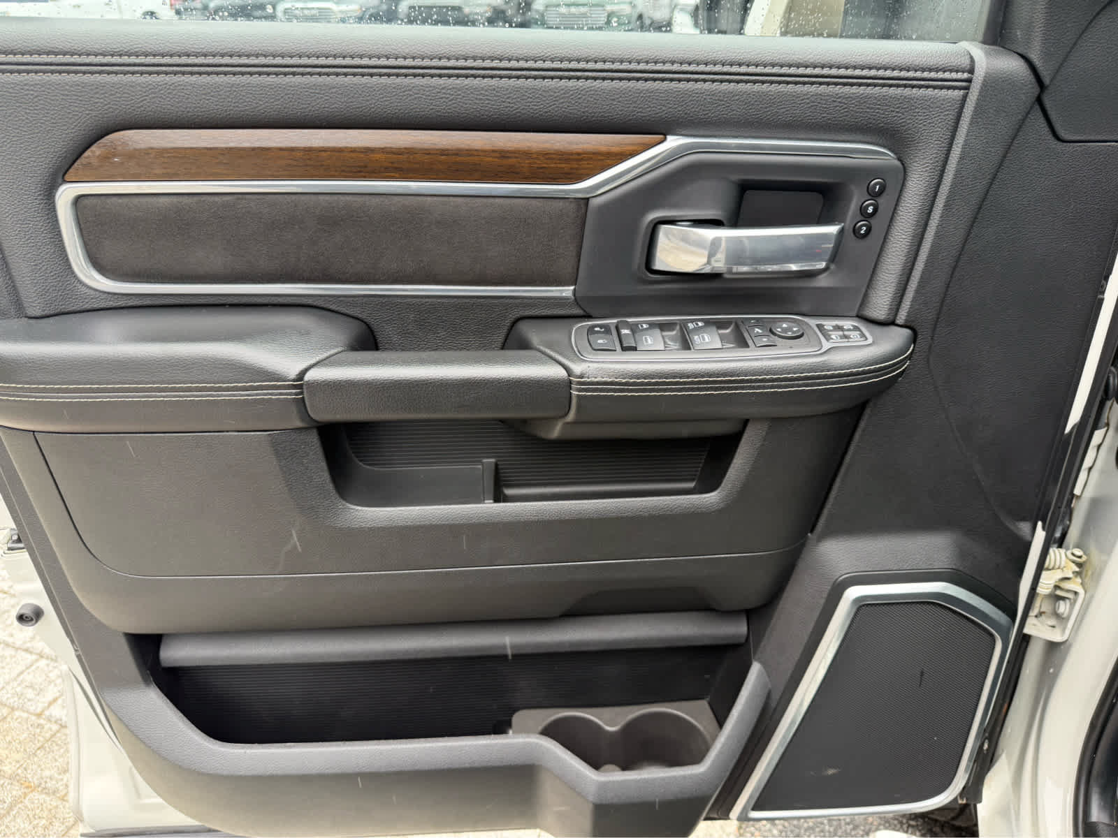 Used 2023 RAM 3500 Laramie AWD/4WD image 11