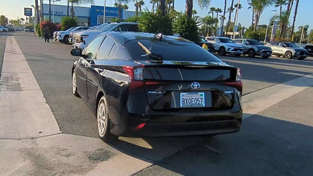 Used 2022 Toyota Prius LE FWD image 6