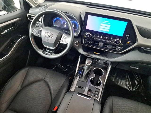 Used 2024 Toyota Highlander Limited image 16
