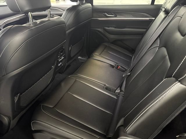 Used 2024 Jeep Grand Cherokee L Limited AWD/4WD image 17