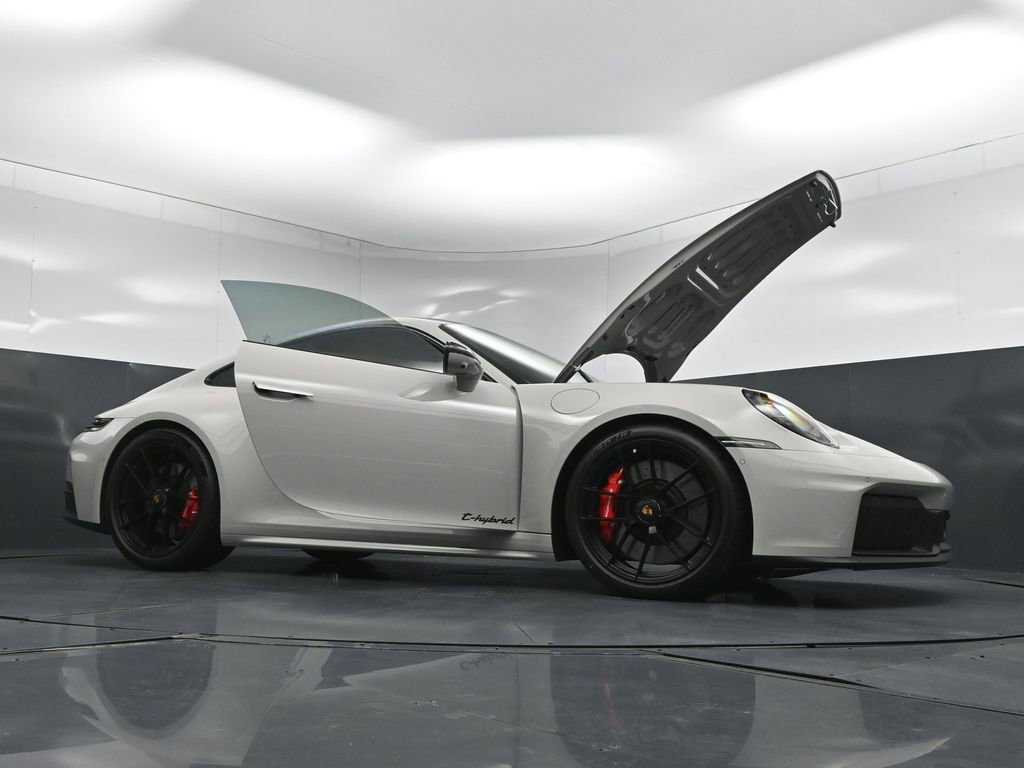 Certified 2026 Porsche 911 Carrera GTS RWD image 34