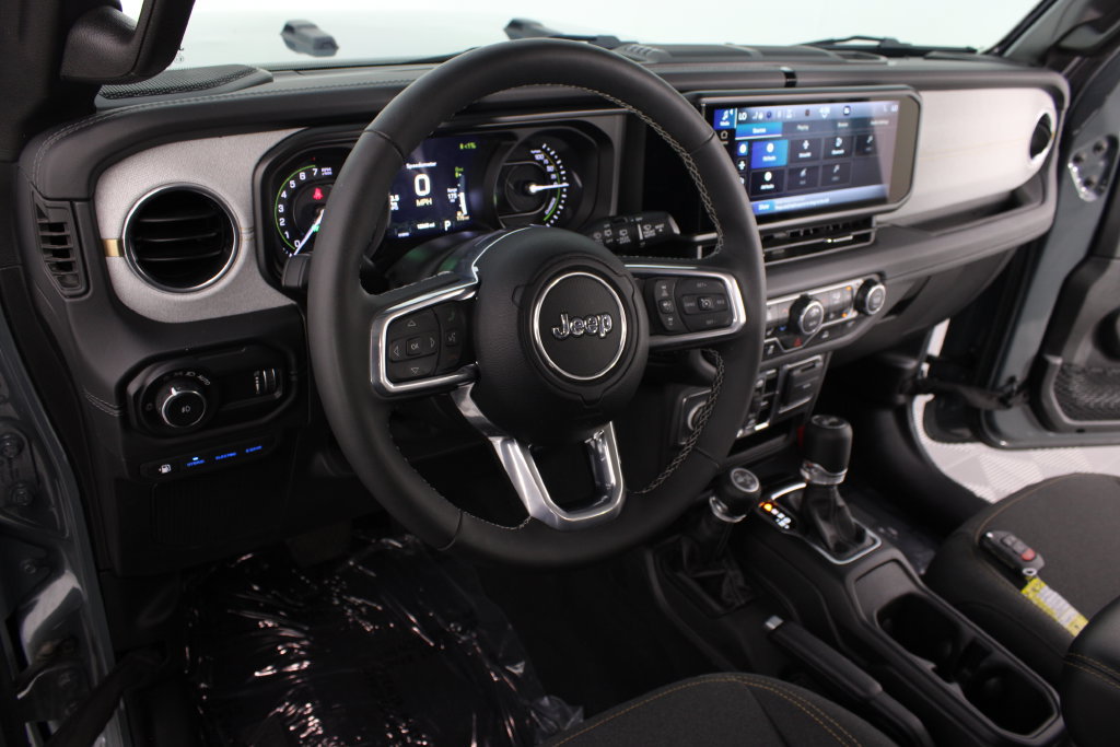 Used 2025 Jeep Wrangler Unlimited Sahara AWD/4WD image 28