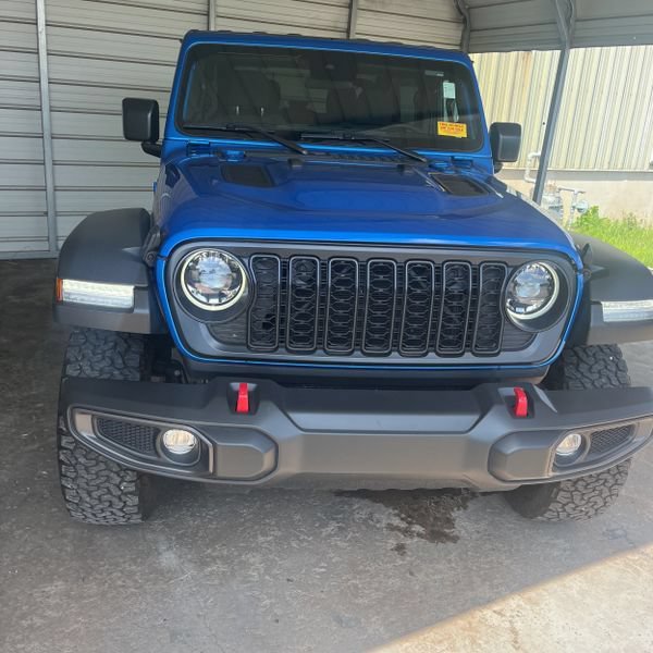 Used 2024 Jeep Wrangler Rubicon w/ Convenience Group AWD/4WD image 2