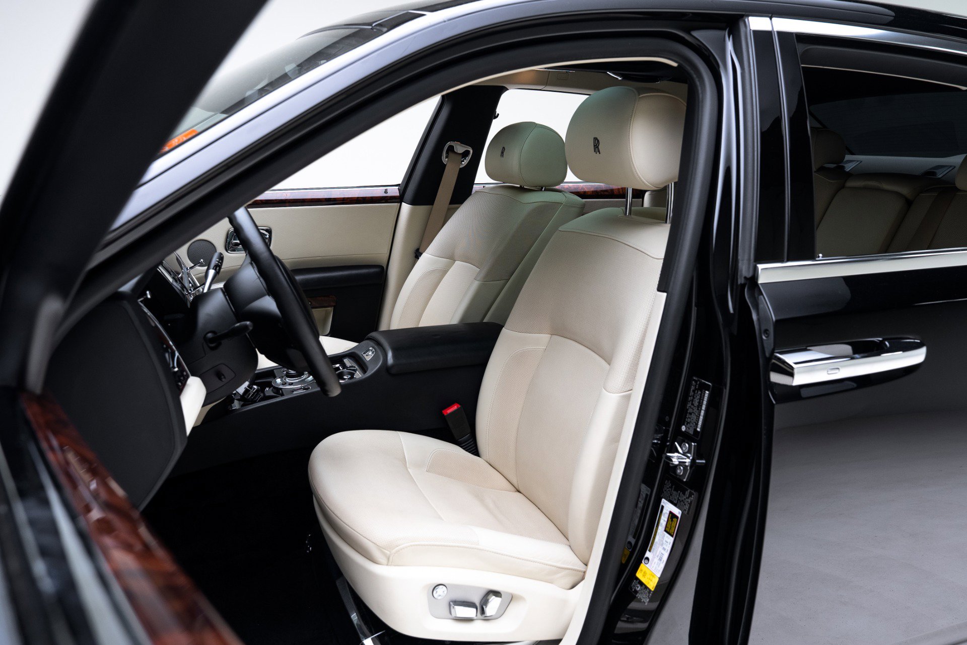 Used 2012 Rolls-Royce Ghost image 15