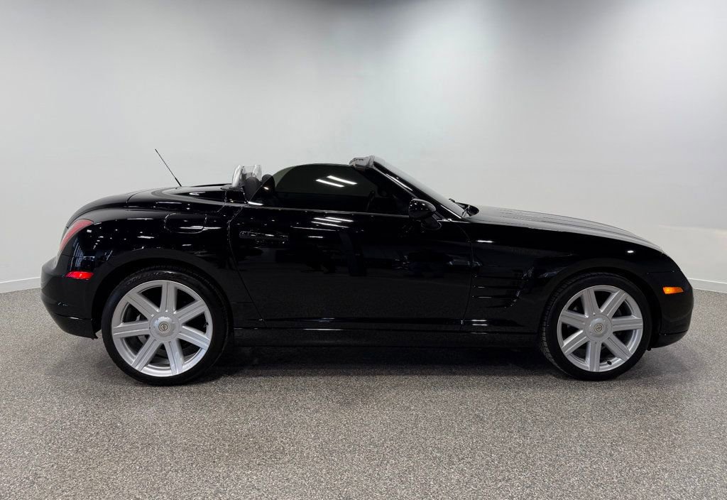 Used 2005 Chrysler Crossfire Convertible image 32
