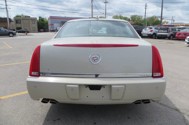 Used 2010 Cadillac DTS Luxury FWD image 3