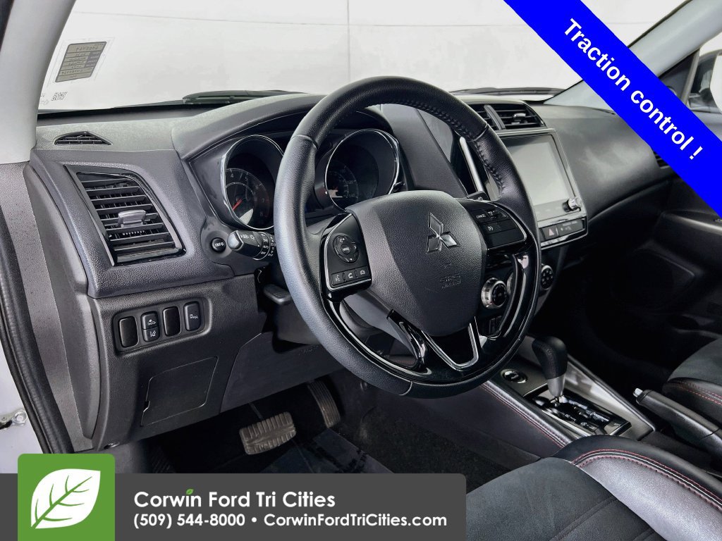 Used 2025 Mitsubishi Outlander Sport SE AWD/4WD image 2