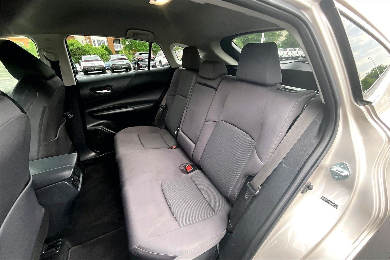 Used 2021 Toyota Venza LE AWD/4WD image 23