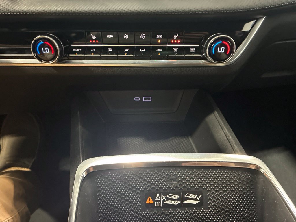 Used 2025 Chevrolet Equinox LT w/ Convenience Package II AWD/4WD image 26