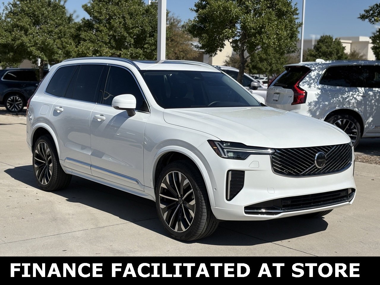 Certified 2025 Volvo XC90 B6 Plus image 5