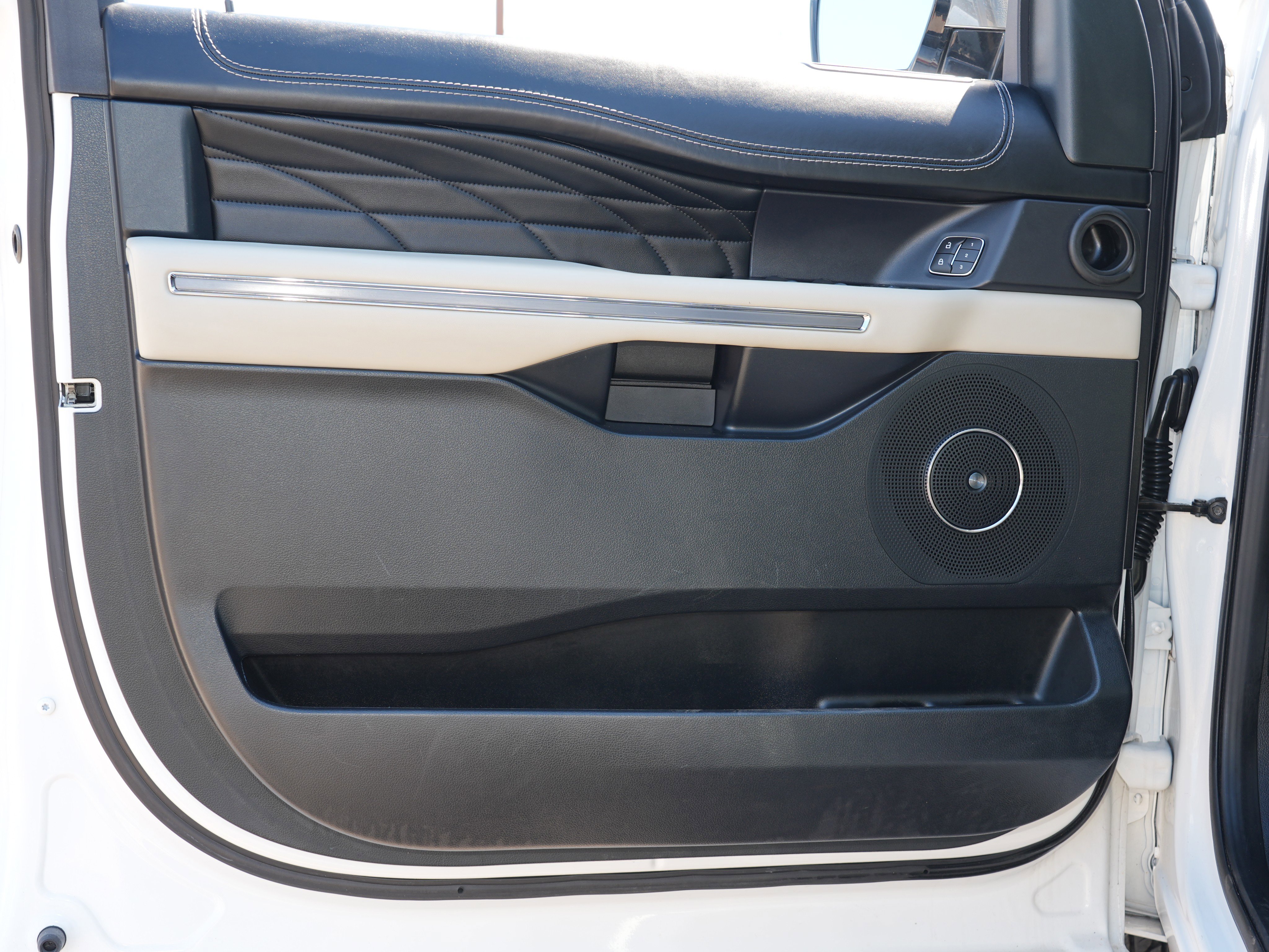 Used 2021 Ford Expedition Max Platinum AWD/4WD image 14