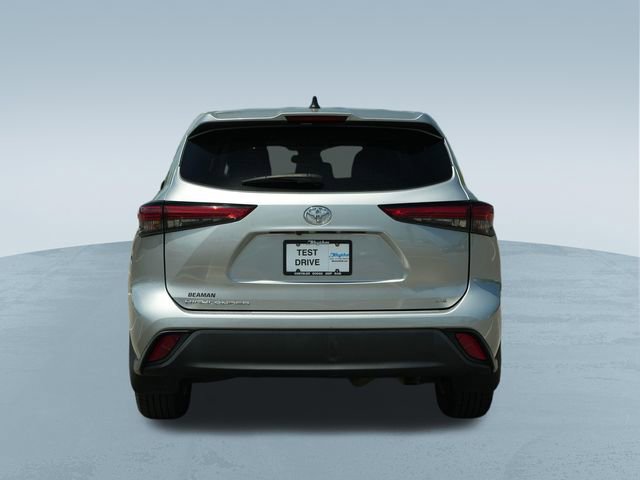 Used 2023 Toyota Highlander LE FWD image 7