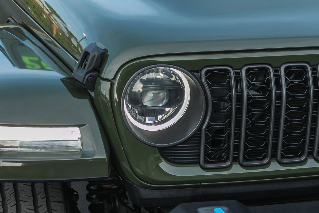 Used 2024 Jeep Wrangler Unlimited w/ Convenience Group AWD/4WD image 4