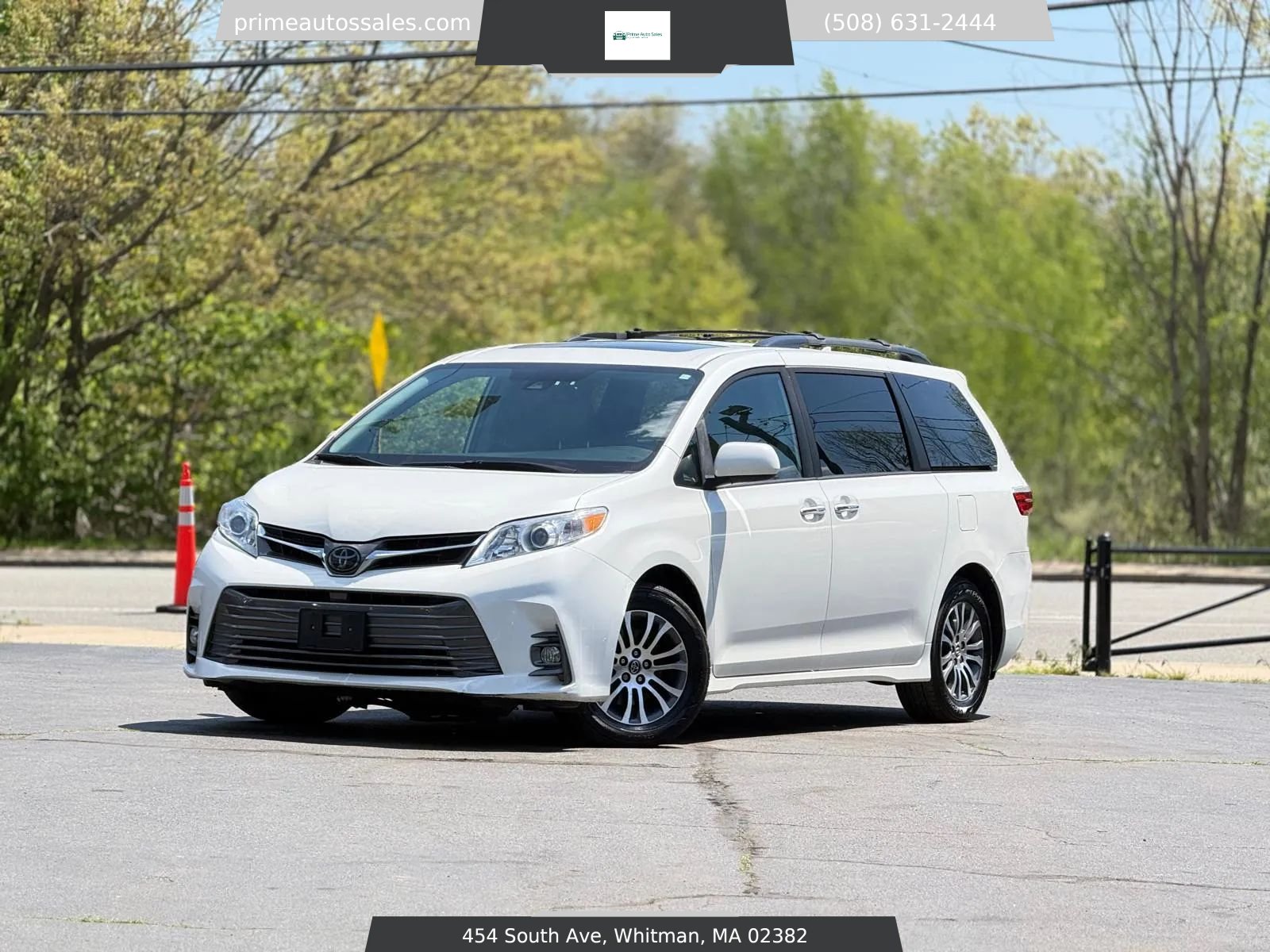 Used 2019 Toyota Sienna XLE w/ XLE Navigation Package FWD image 1