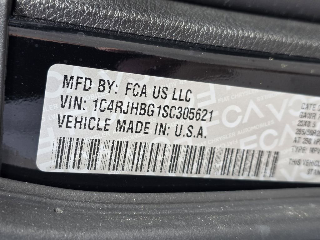 Used 2025 Jeep Grand Cherokee Limited w/ Black Appearance Package image 35