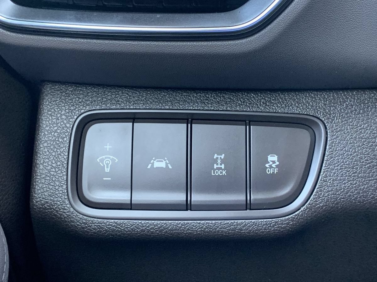 Used 2020 Hyundai Santa Fe SE AWD/4WD image 15