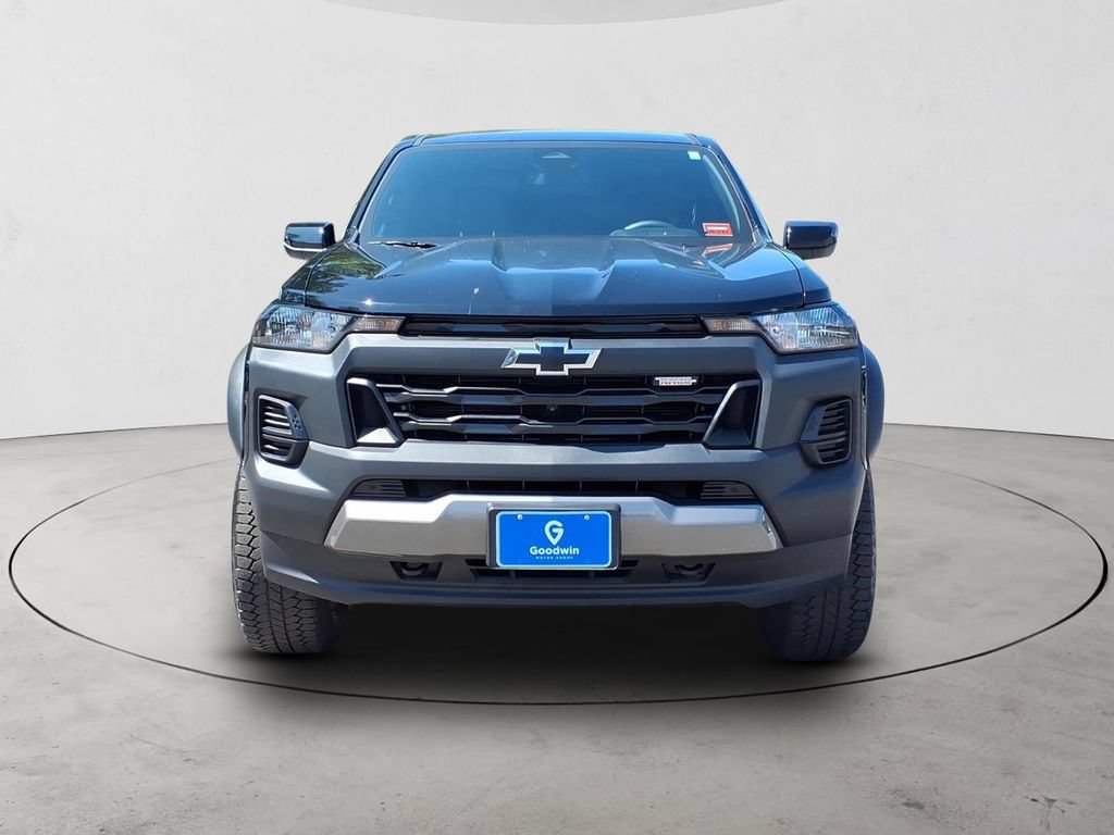 Used 2024 Chevrolet Colorado Trail Boss w/ Technology Package AWD/4WD image 2